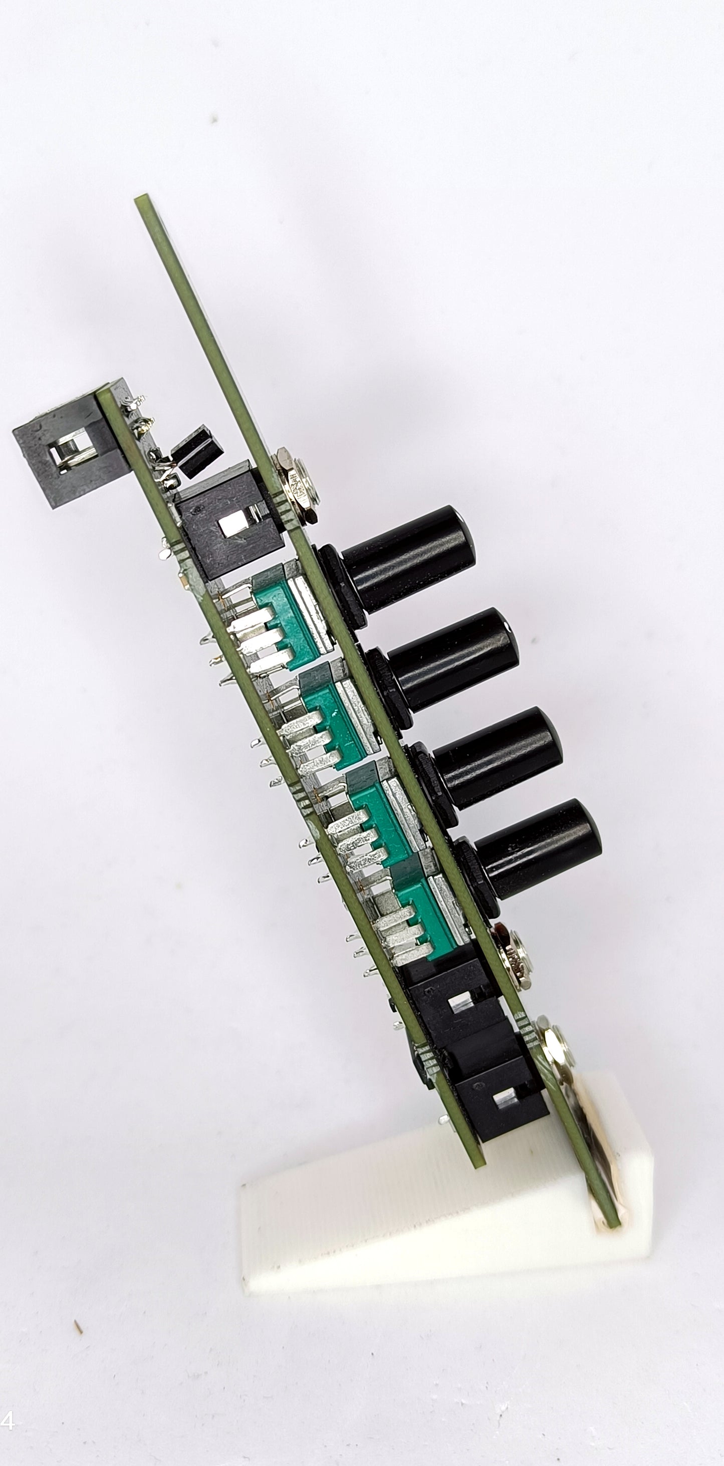 SEQ4.2: 4-step CV sequencer with reset (4HP)