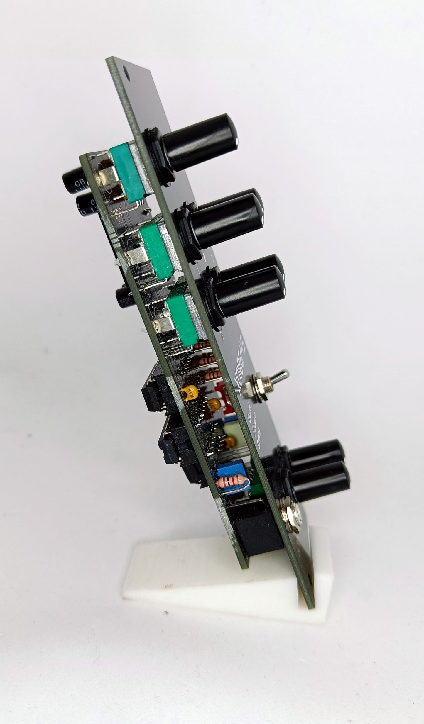 XO106r4.5 - quad oscillator drone with current starve (8HP)