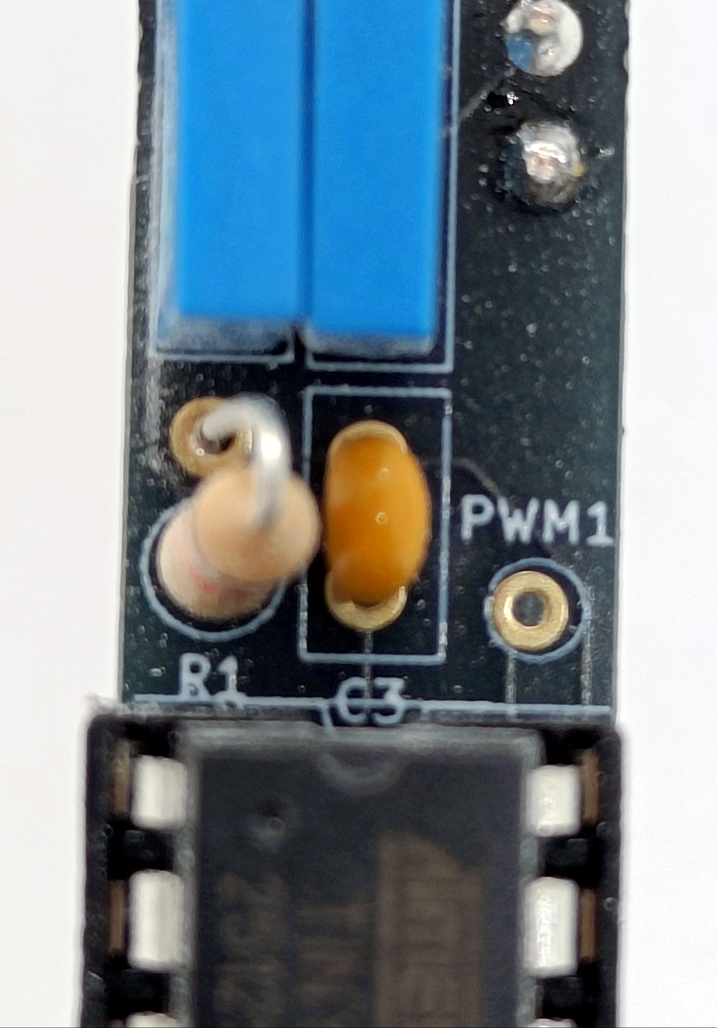 TinyDVCO: AVR-based wavetable digital VCO (2HP)