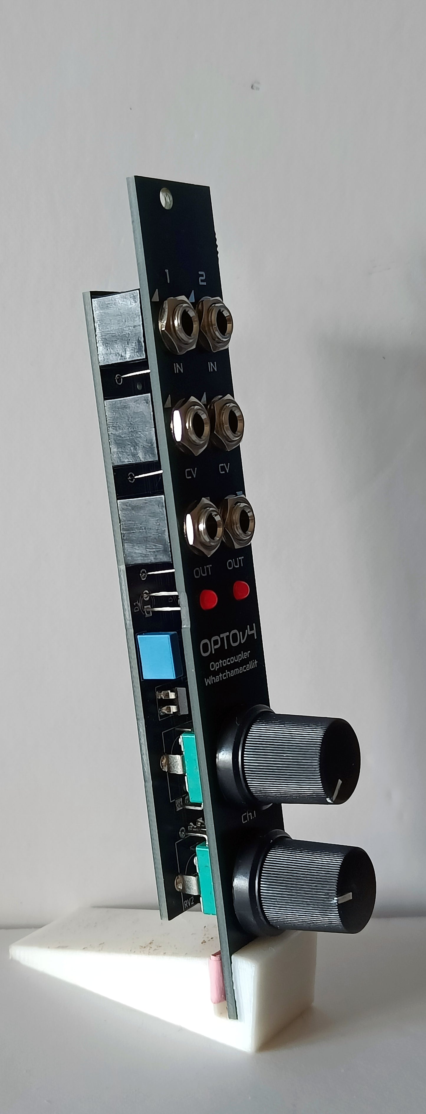 OPTOv4: Dual-channel passive optocoupler VCA/filter/low-pass gate (4HP)