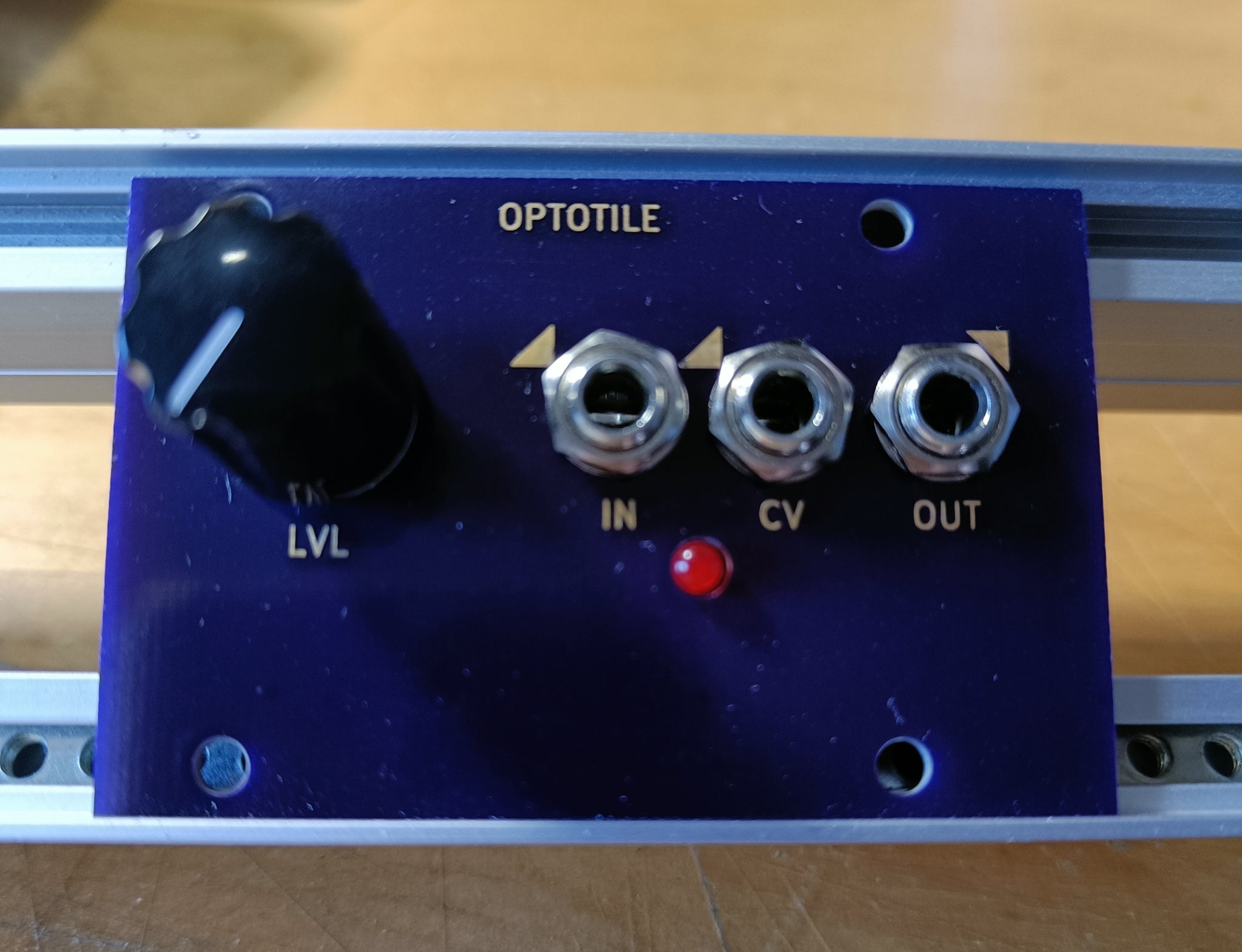 OPTO-TILE: Passive optocoupler VCA/filter/low-pass gate (1U / 12HP)