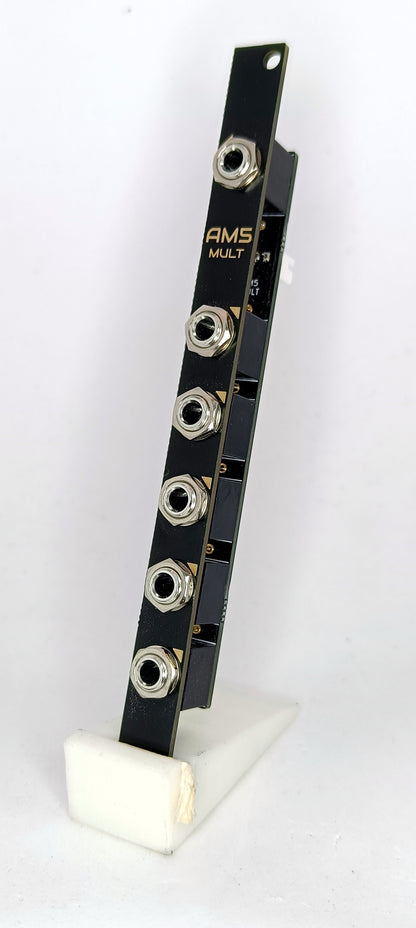 AM5: 5-way buffered multiple module (2HP)