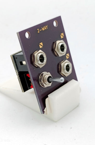 2WAY-TILE: Single channel manual switch module for Eurorack (1U / 6HP)