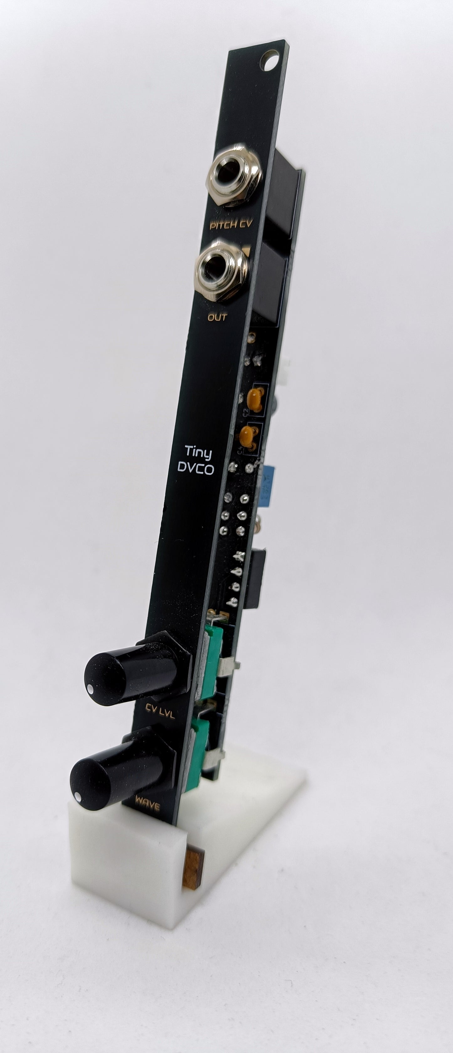 TinyDVCO: AVR-based wavetable digital VCO (2HP)