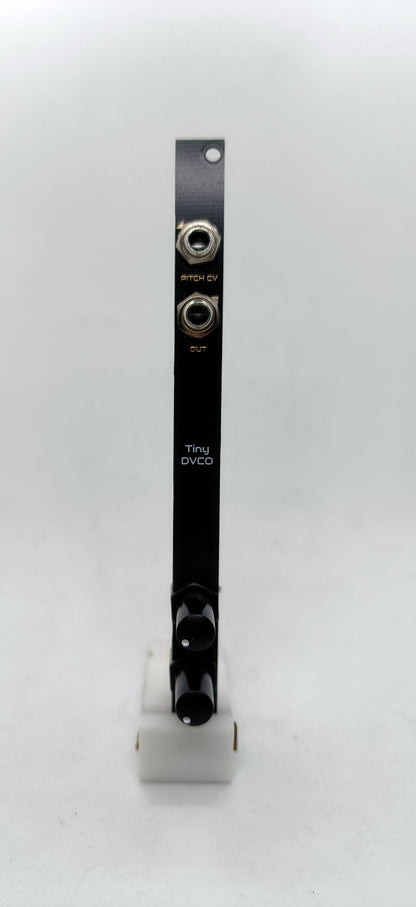 TinyDVCO: AVR-based wavetable digital VCO (2HP)