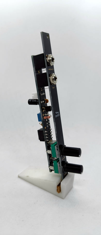 TinyDVCO: AVR-based wavetable digital VCO (2HP)