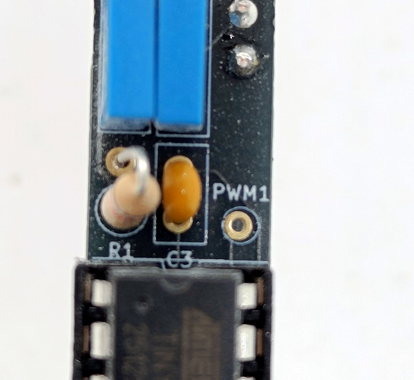 TinyDVCO: AVR-based wavetable digital VCO (2HP)