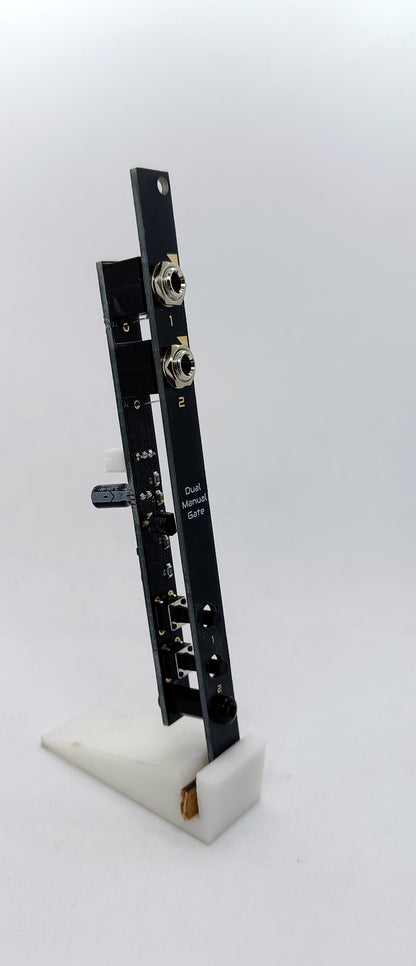 QuiteSmallGate: dual manual gate module (2HP)