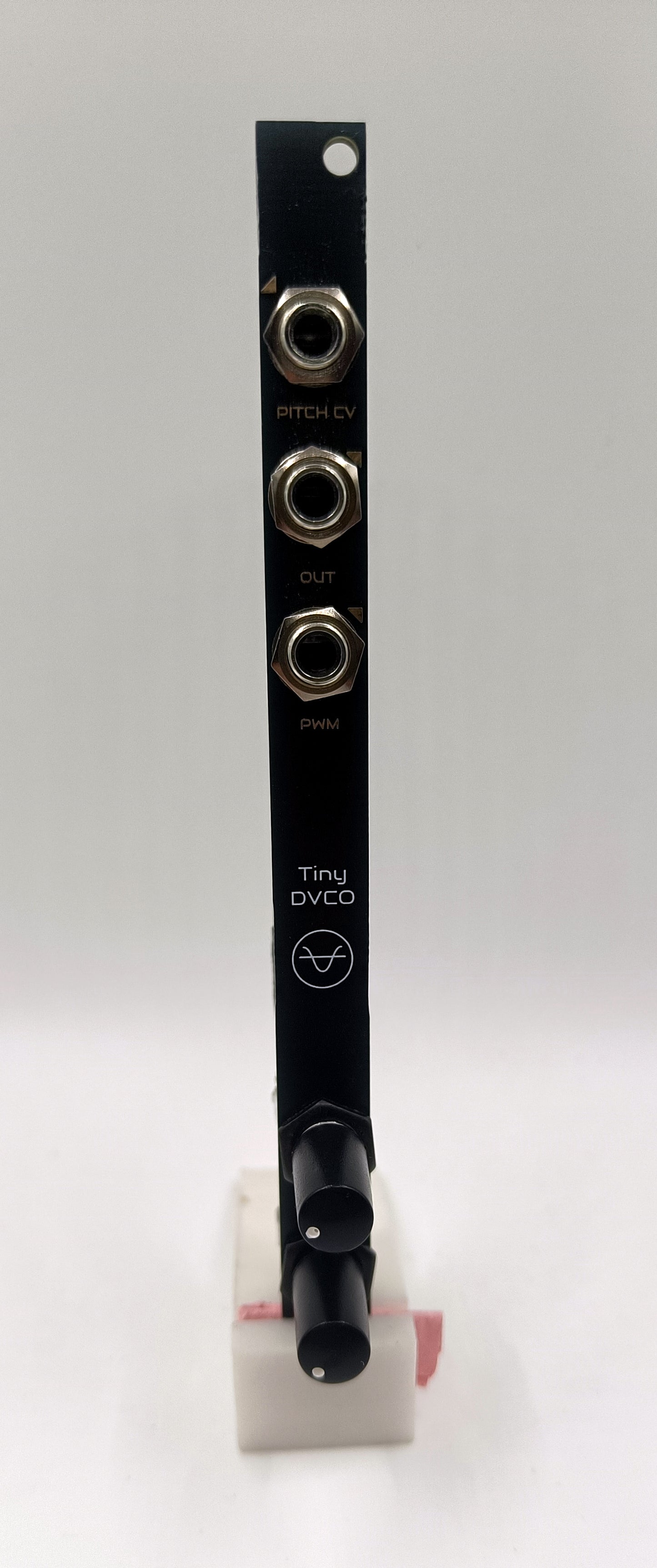 TinyDVCOv2: AVR-based wavetable digital VCO (2HP - updated design)