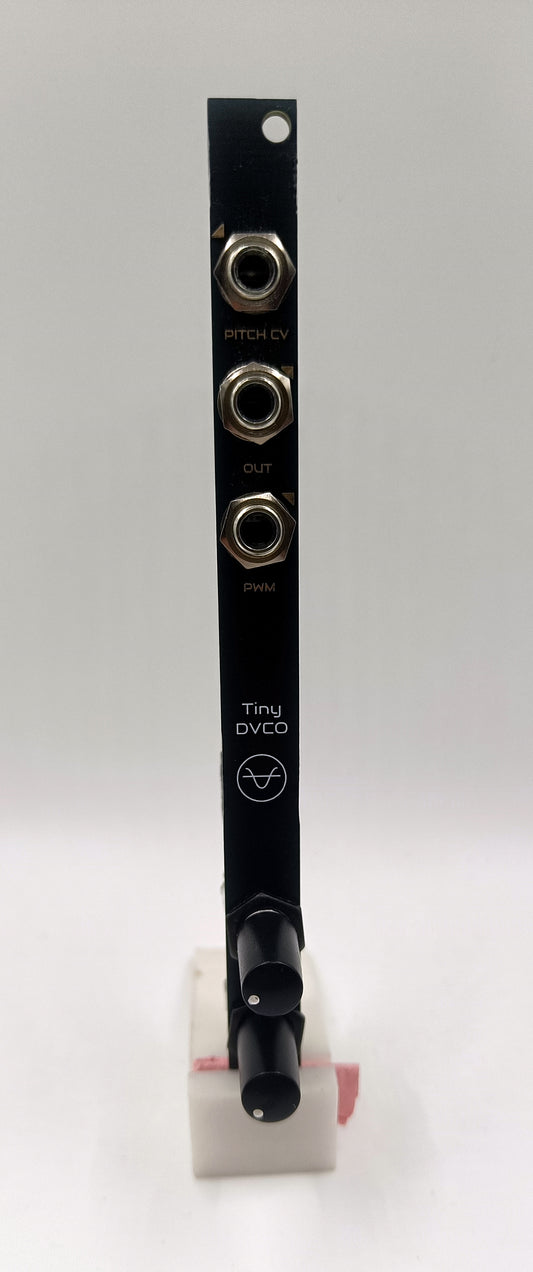 TinyDVCOv2: AVR-based wavetable digital VCO (2HP - updated design)