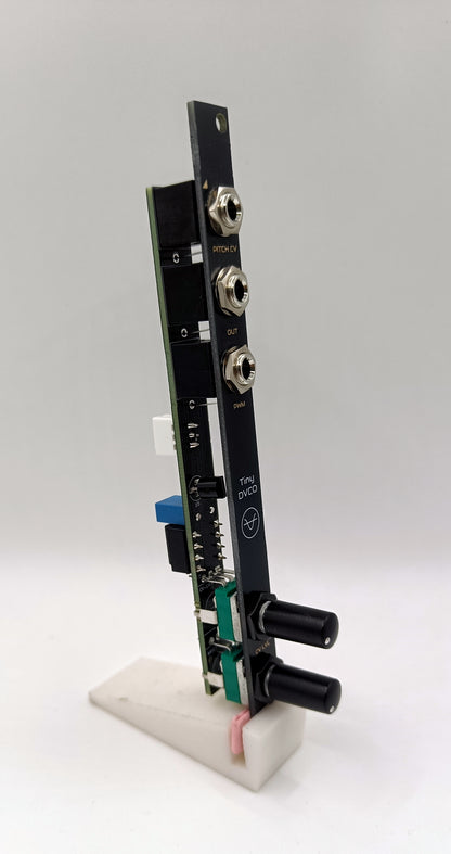 TinyDVCOv2: AVR-based wavetable digital VCO (2HP - updated design)