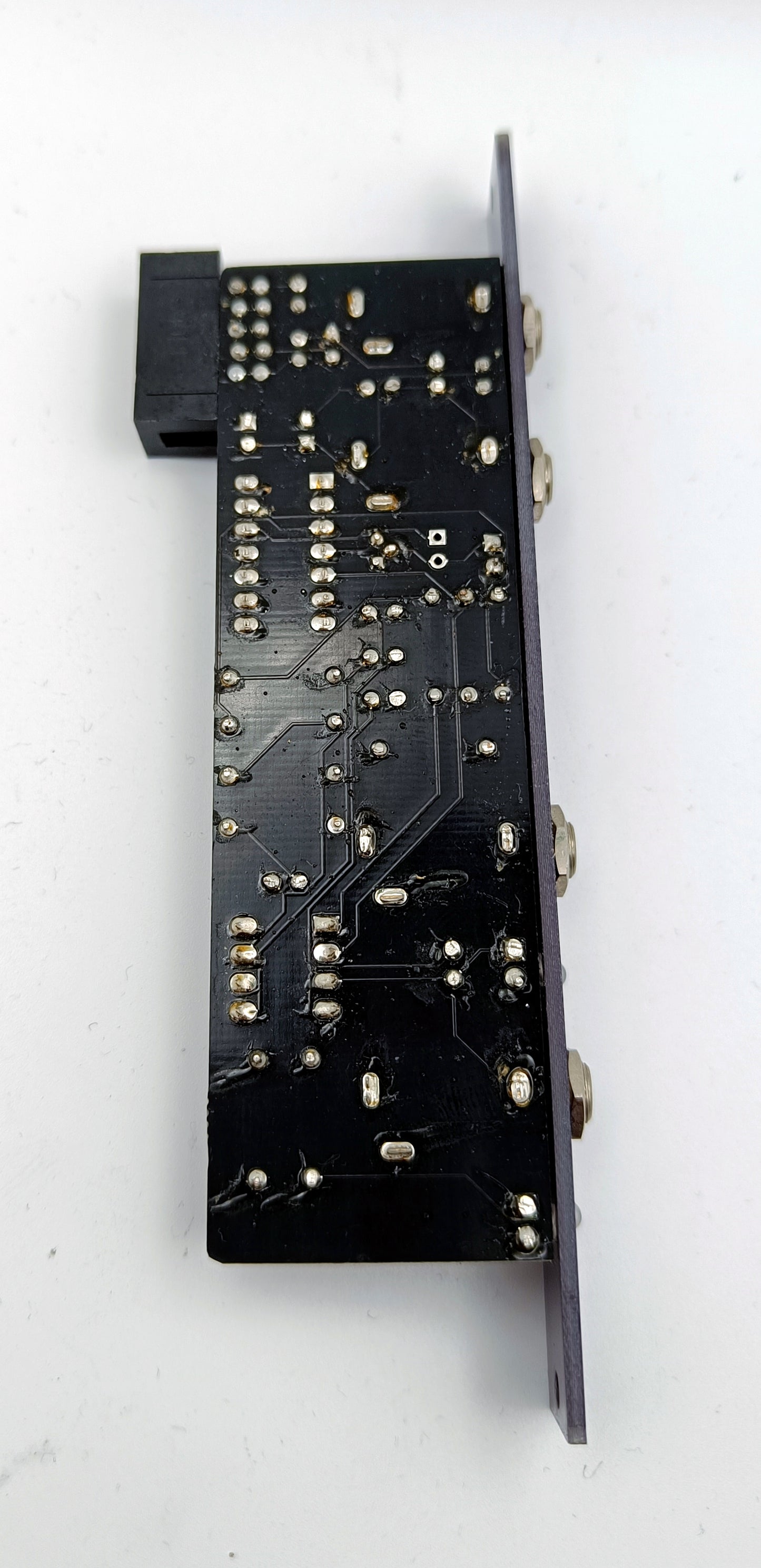 VC2: Voltage-controlled 2-way switch module (3HP)