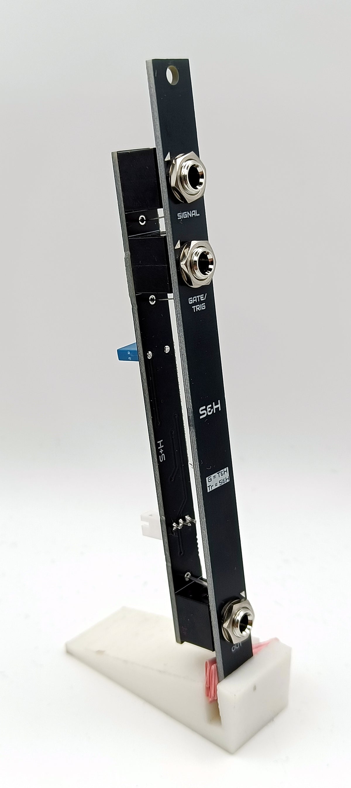 S&H: Sample and hold/track and hold (2HP)
