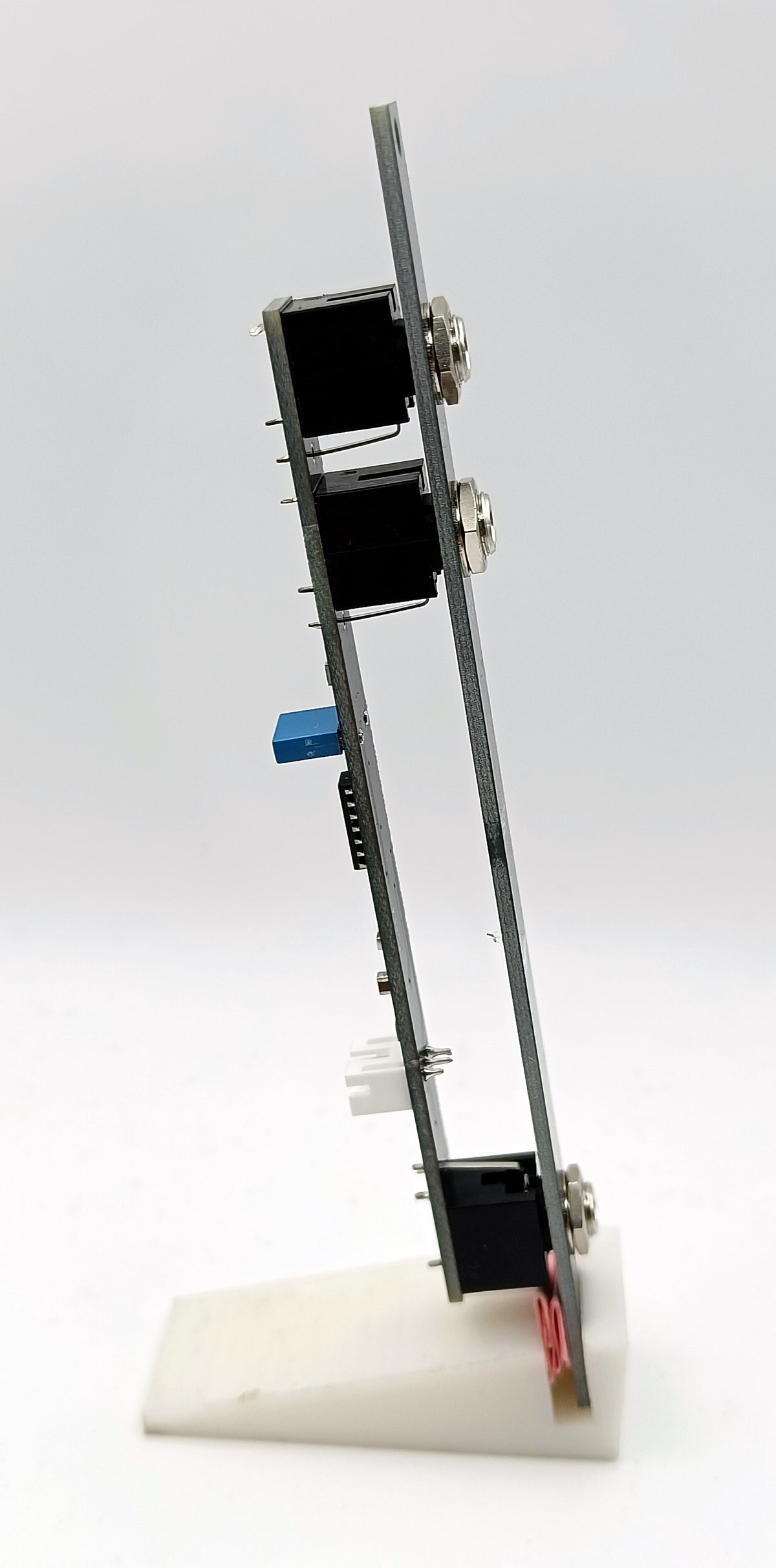 S&H: Sample and hold/track and hold (2HP)